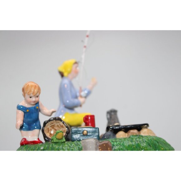 Dept 56 Snow Village - Weekend Getaway - Picture 4 of 8